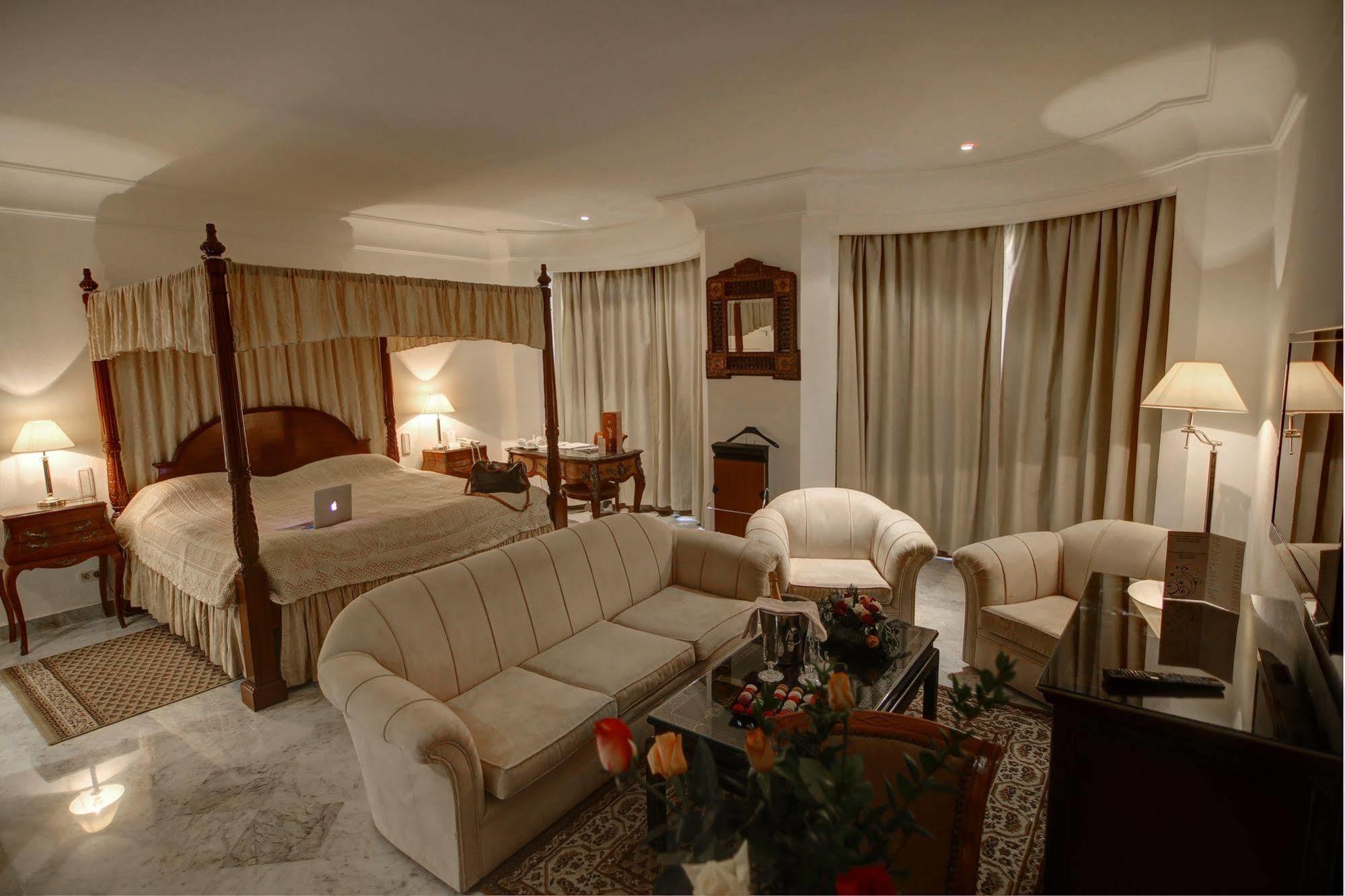 La Maison Blanche Hotel