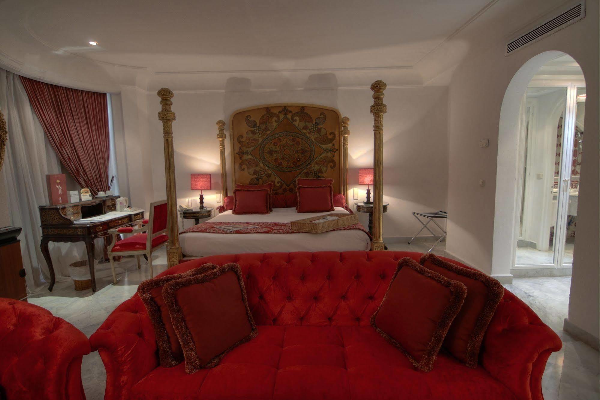 La Maison Blanche Hotel